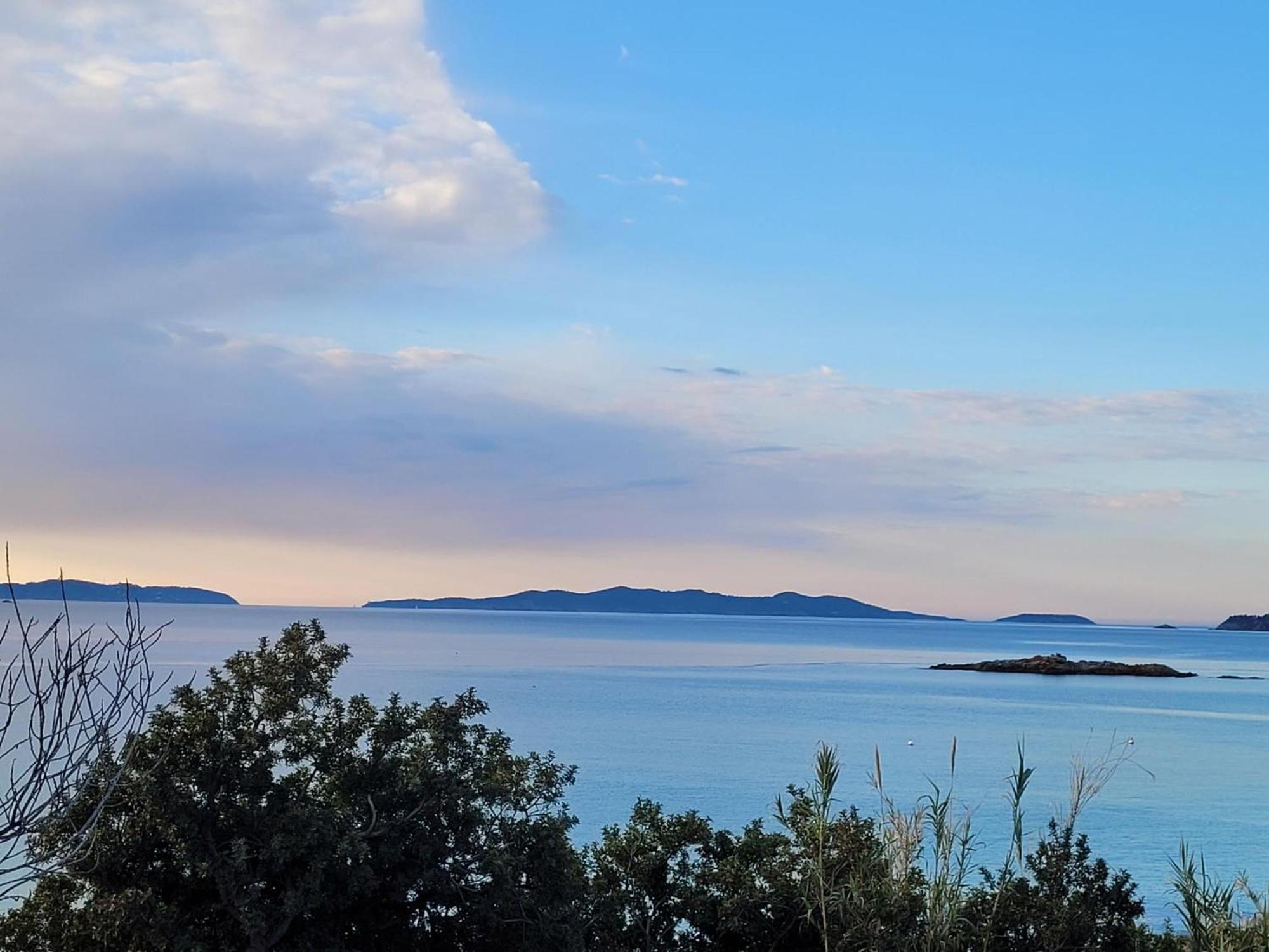 Maison 4 Face A La Mer Grand Jardin Ideal Famille Avec Pluri Animaux Saint Clair Le Lavandou Exterior foto
